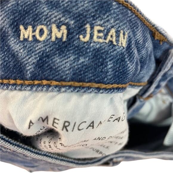 American Eagle medium wash Mom Jean cut off jean shorts women’s size 2 - Picture 4 of 8